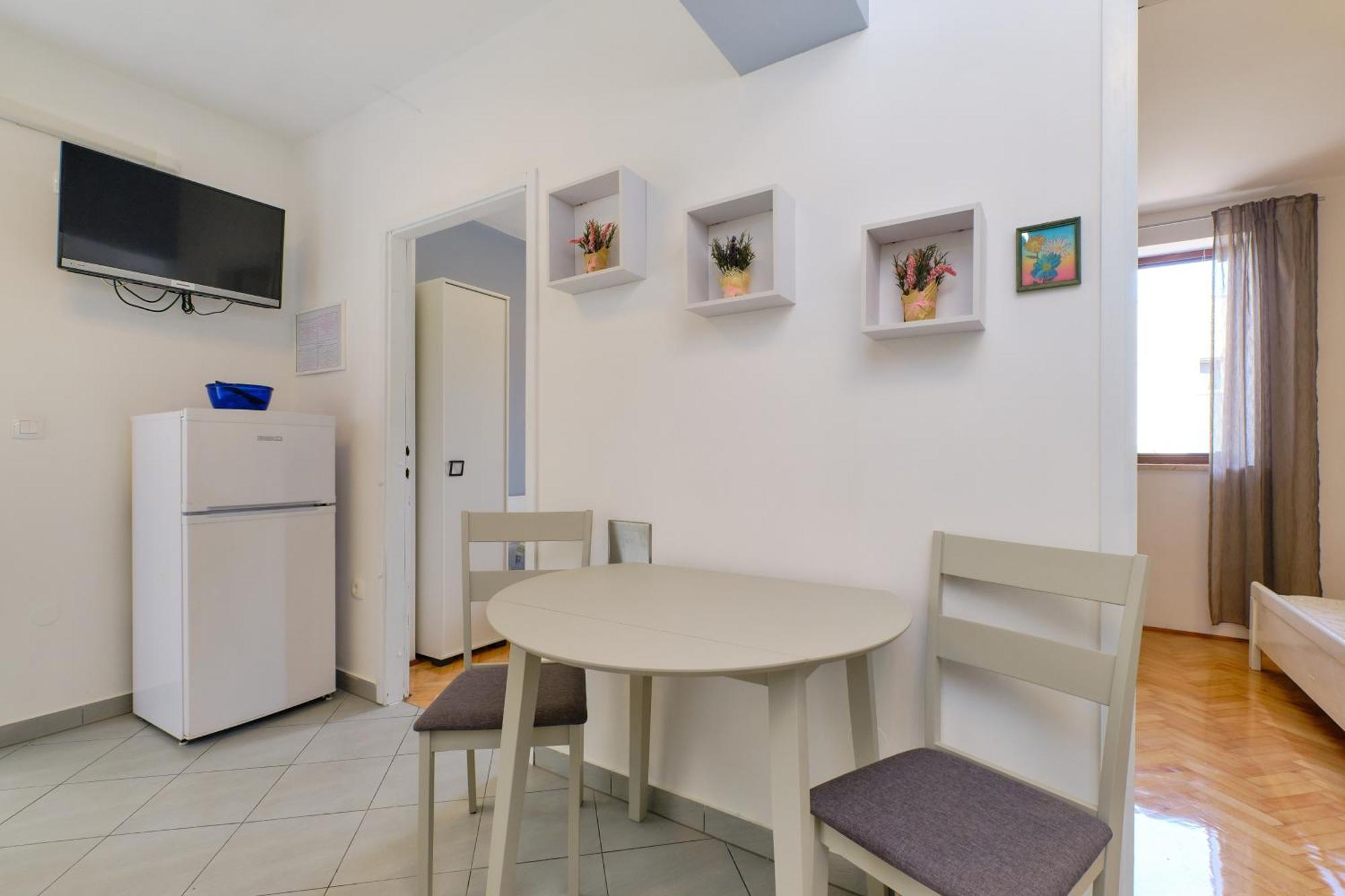 Apartments With A Parking Space Мали-Лошинь Номер фото